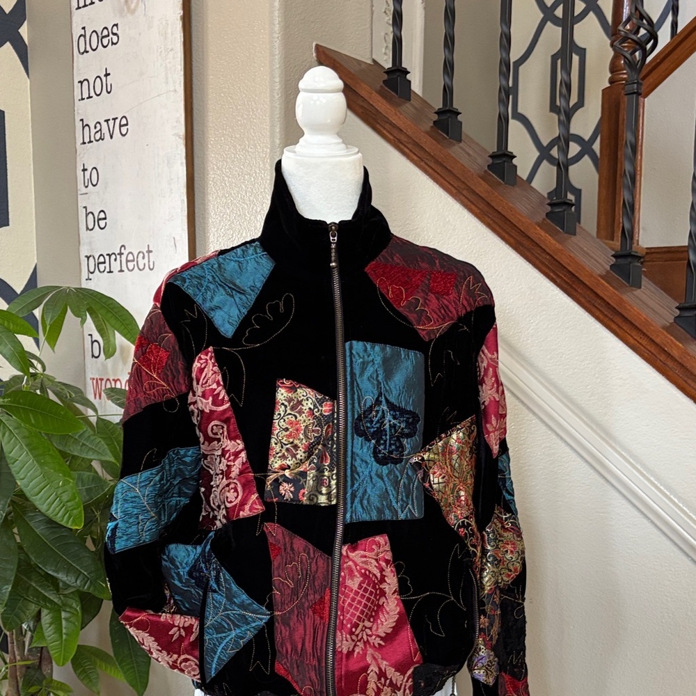Beautiful Vintage, Eye Catching✨ Chicos Patchwork Velvet Women's Jacket 🤩 - Picture 4 of 11